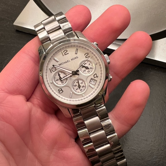 Michael Kors Silver stainless steel watch - Picture 2 of 5